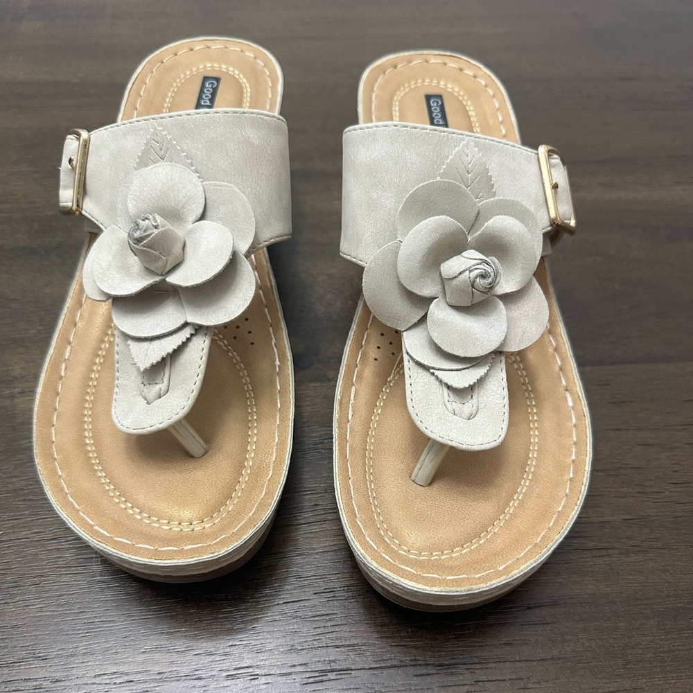 NWOT - Flora Natural Wedge Sandals - Size 10